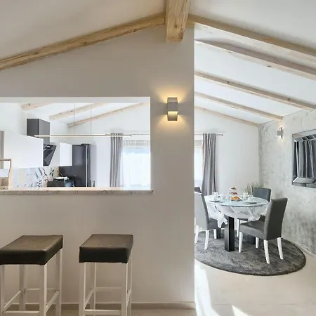 Holiday home Dioniz