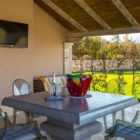 Holiday home Dioniz