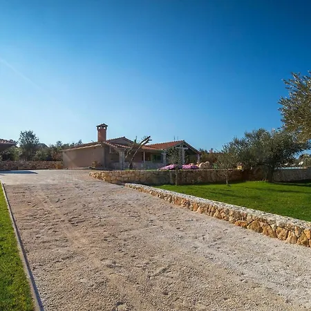 Holiday home Dioniz *