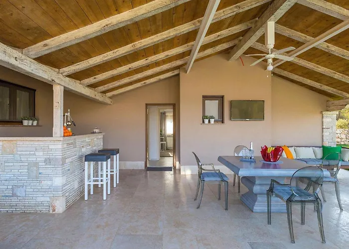 Dioniz 펜션 로비니