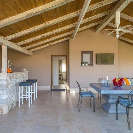 Dioniz Дом отдыха Ровинь